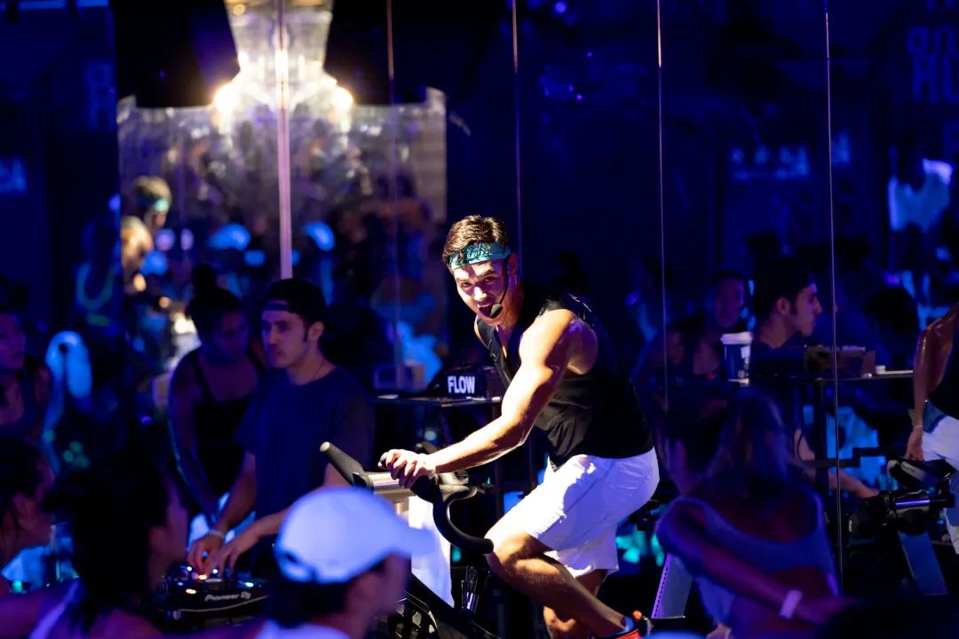 「2021冬季甩肉燃脂指南」，大上海时代广场和你一起遇见更好