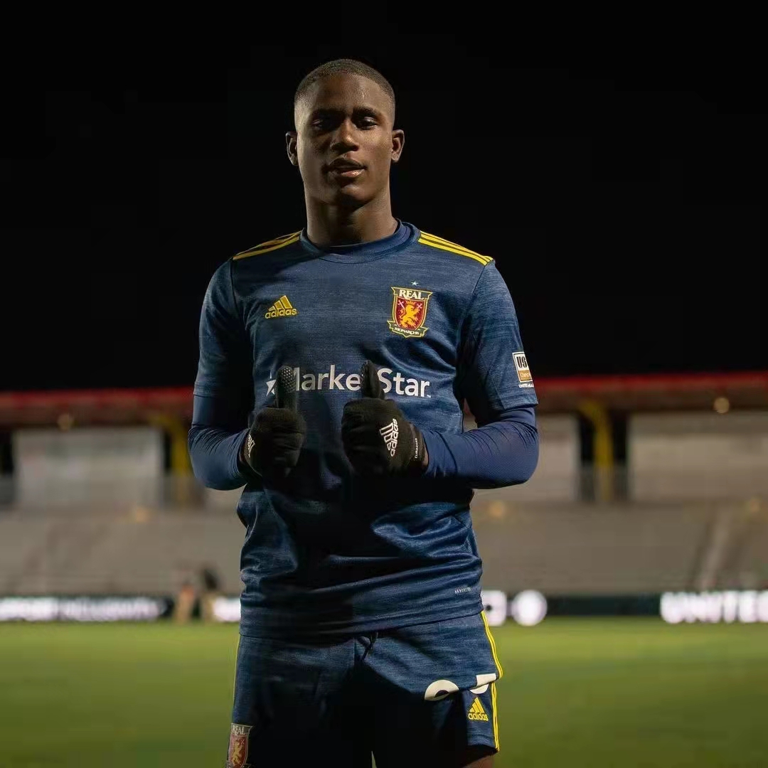 又一个世界足坛新“阿杜”出世，13岁驰骋职业赛场