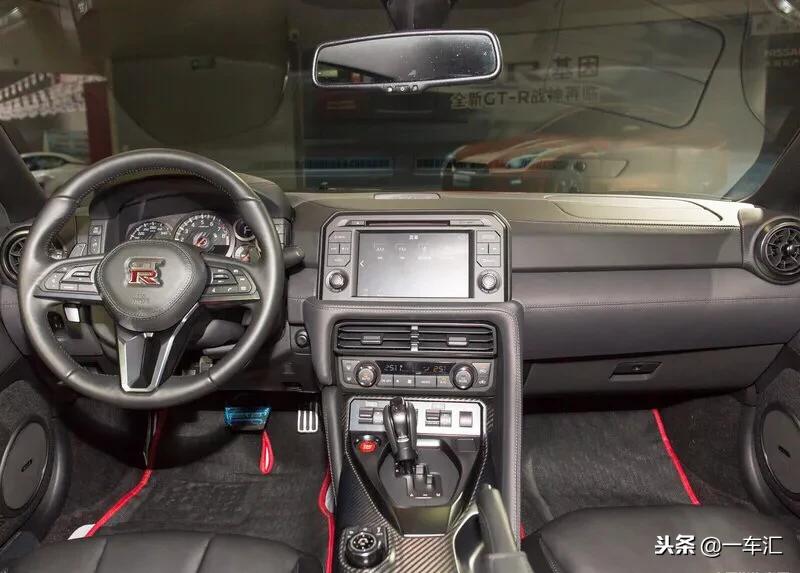 16款日产gtr超级跑车实拍详解,最快的跑车日产gtr