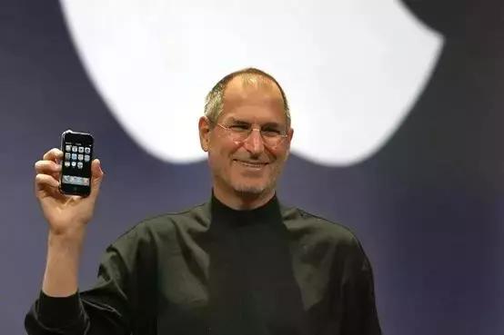 苹果认怂！新款手机连夜降价1200元，库克：都怪中国人