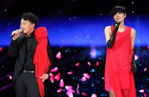 春晚、大型综艺频繁亮相的“全息技术”，为何被我们选择性屏蔽？