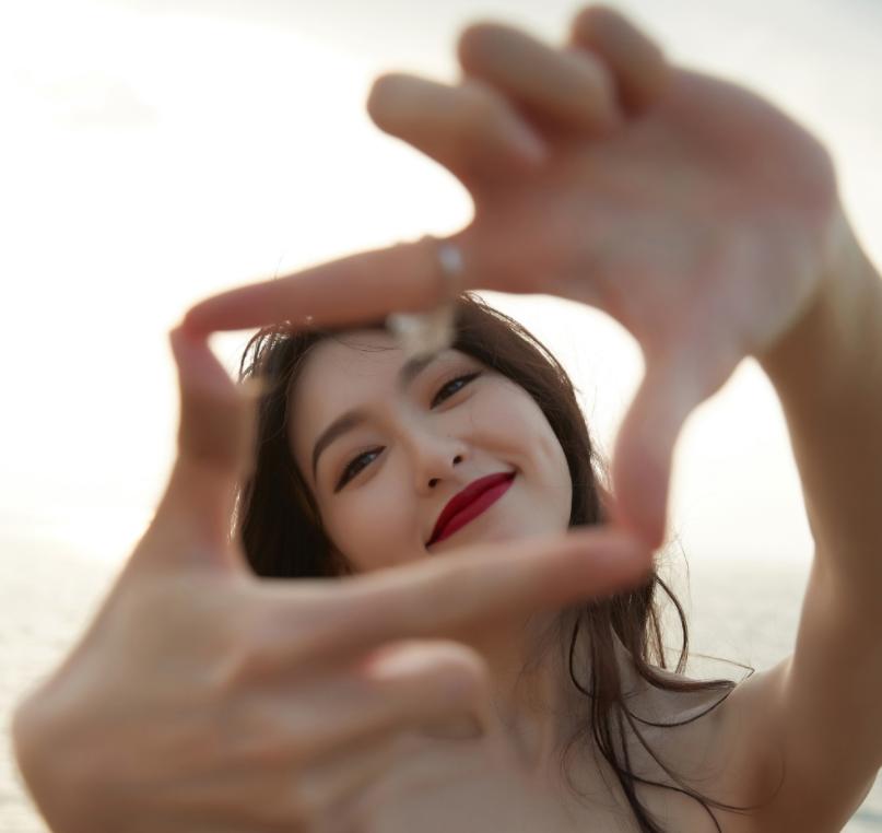 娱乐圈肖战代言,肖战一开始圈粉速度有龚俊快吗