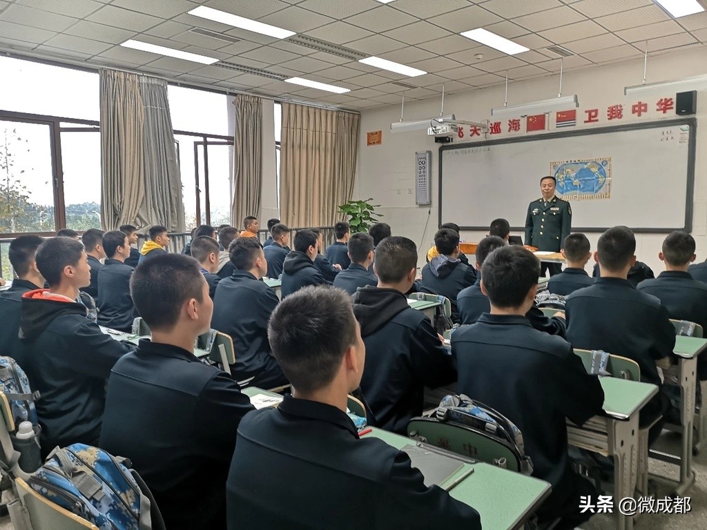 四川唯一的海军青少年航空学校！去成都棠湖中学读这个班学费全免，还有万元补贴