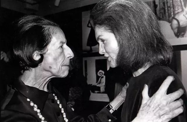 Dior花115万买她大片，雪奈做闺蜜，这个“丑女”才是真时尚