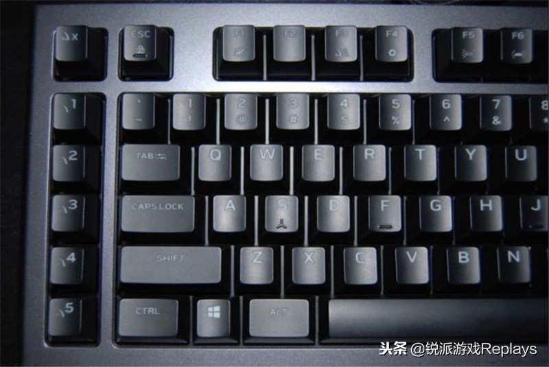 alienware外星人背部灯光,外星人全家桶颜值