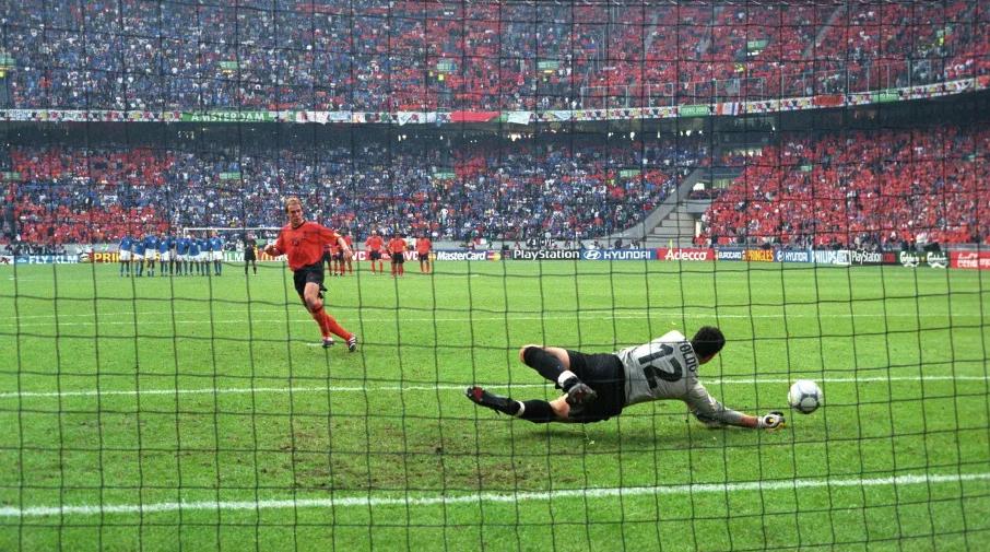 梅西和c罗传奇足球之路,足球史上奇迹梅西