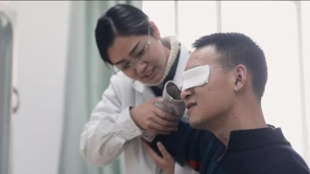 排雷英雄杜富国奖励了多少钱,排雷英雄杜富国现在的待遇如何