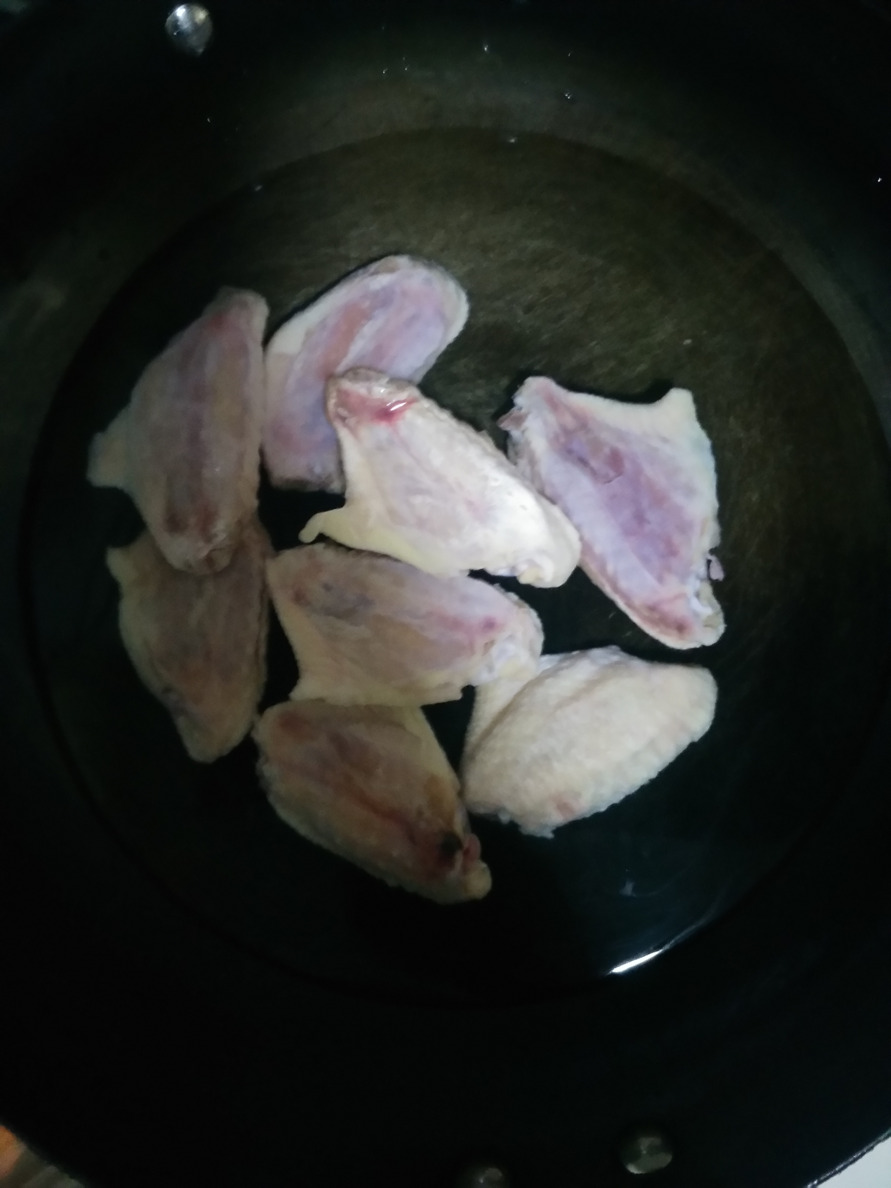 用烤箱烤鸡翅鸡翅还用焯水吗,烤箱烧烤鸡翅怎么烤得外焦里嫩