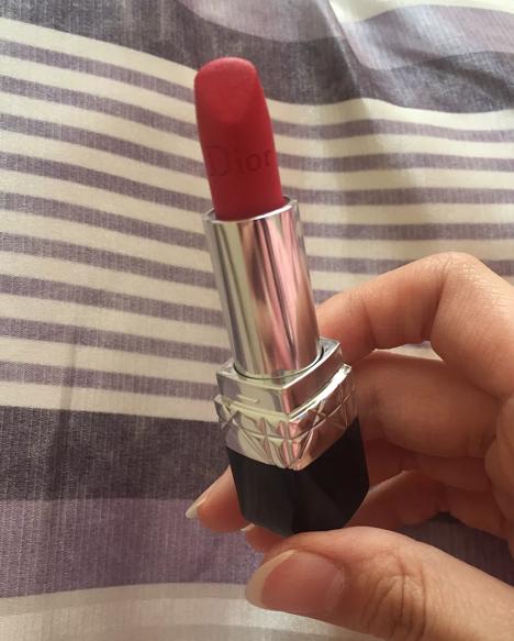 迪奥经典正红色口红999 (迪奥740枫叶红和999哑光)