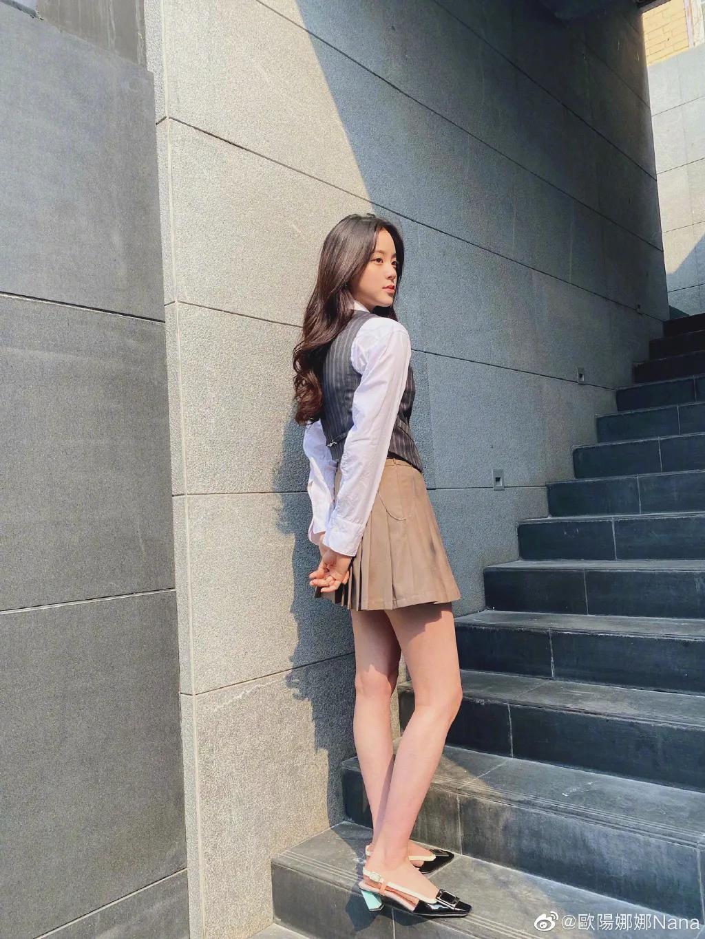 看欧阳娜娜的衣橱，意外发现每件都很值得买