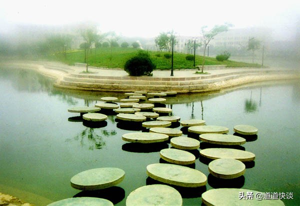 可以看海的烟台大学，校园风景真美