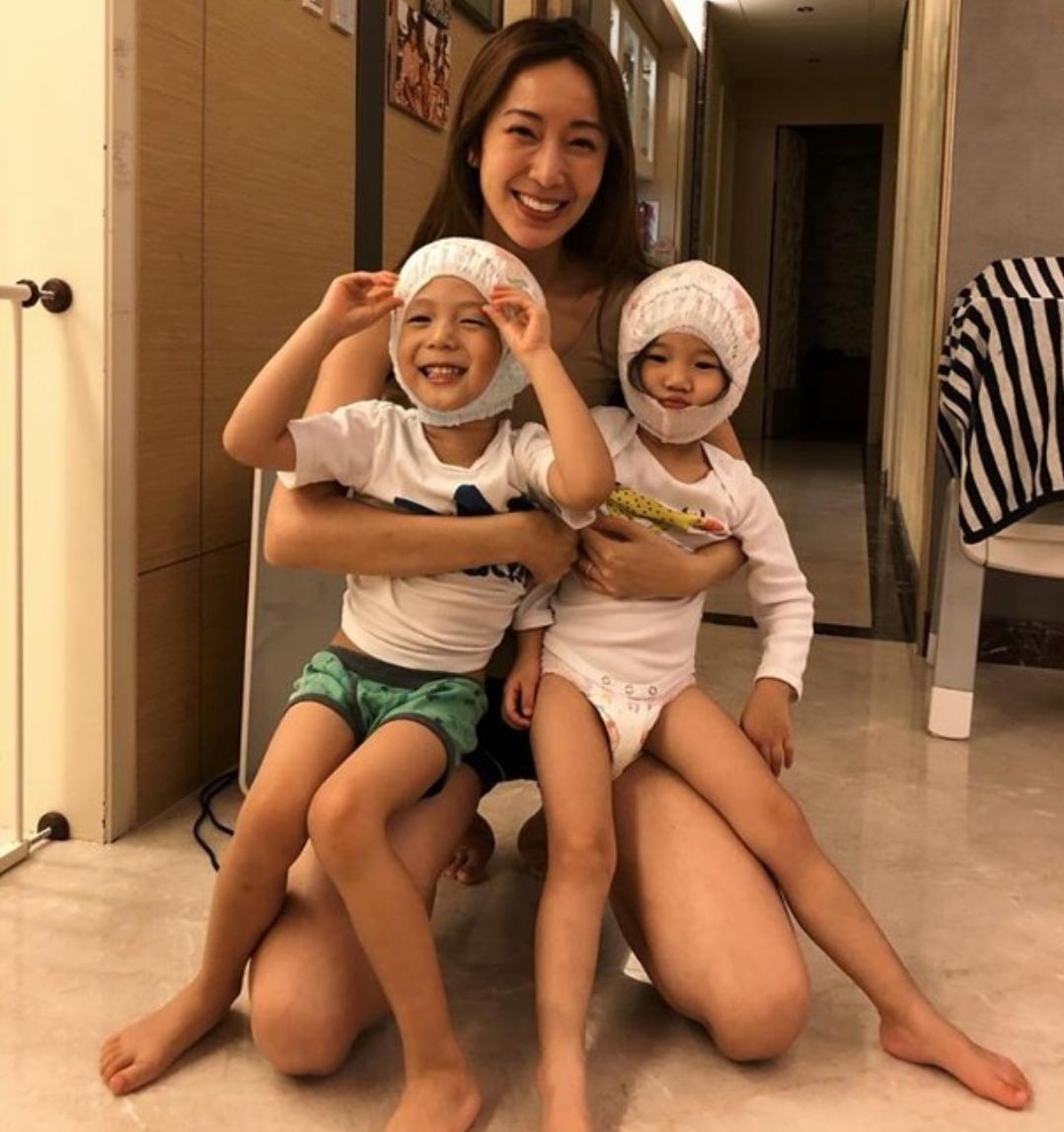 隋棠儿子“爱的迫降”导致锁骨断裂为解闷变身“纸尿裤超人”