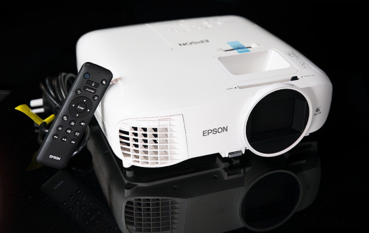 5款投影仪测评3000元投影仪怎么选,选择投影仪选啥牌子最好呢