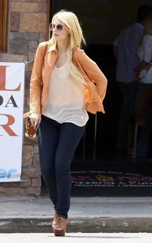 屁股大腿粗梨型身材适合什么裤子,梨形身材腿粗屁股大的裤子