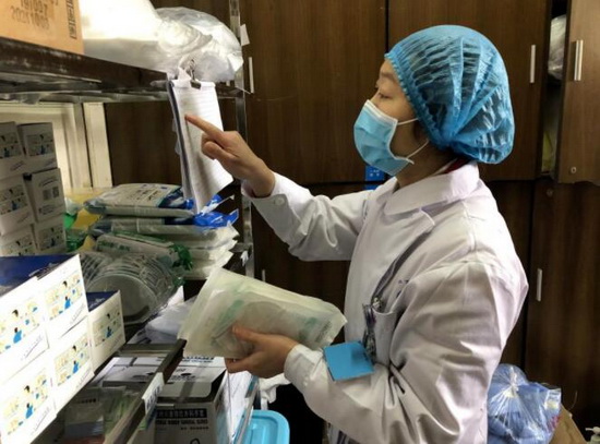 白衣战士守护万家灯火,白衣战士奔赴一线