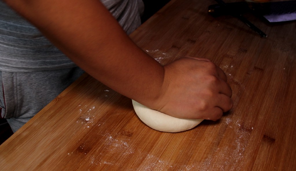 蒸馒头和面的时候用热水还是凉水,蒸馒头用温水和面还是冷水和面