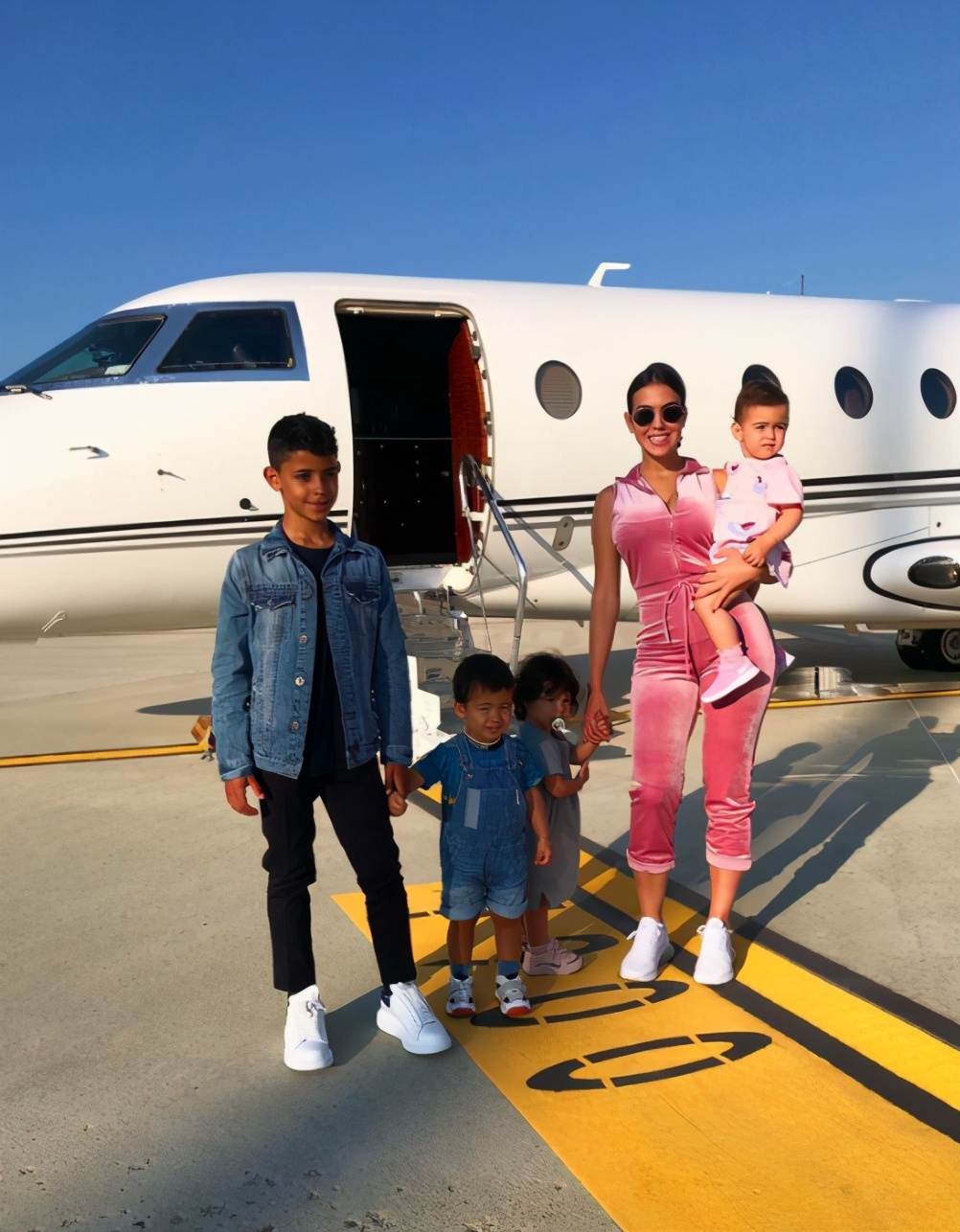 c罗乔治娜太太团,太太团乔治娜