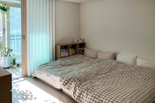 适合一家四口的书房式客厅 (五口之家客厅书房一体设计)