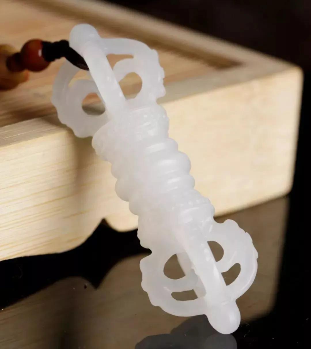 翡翠貔貅的寓意和佩戴技巧,翡翠玉貔貅知识