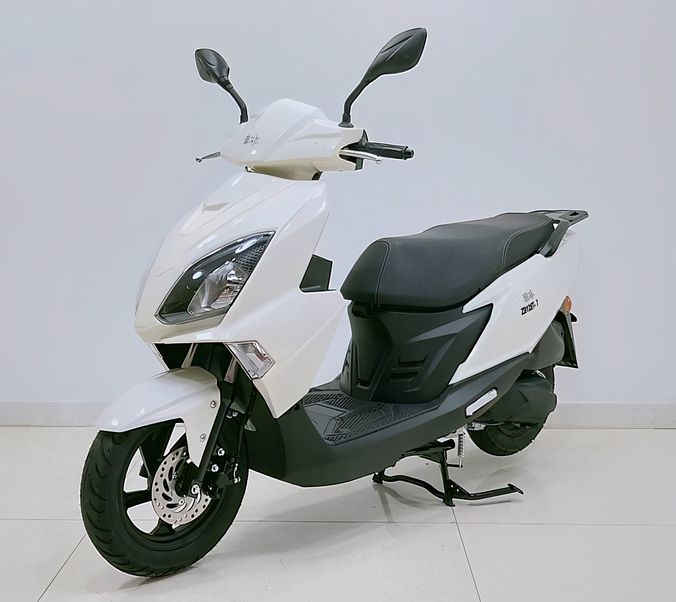 本田踏板pcx160对比155,本田pcx160和铃木150