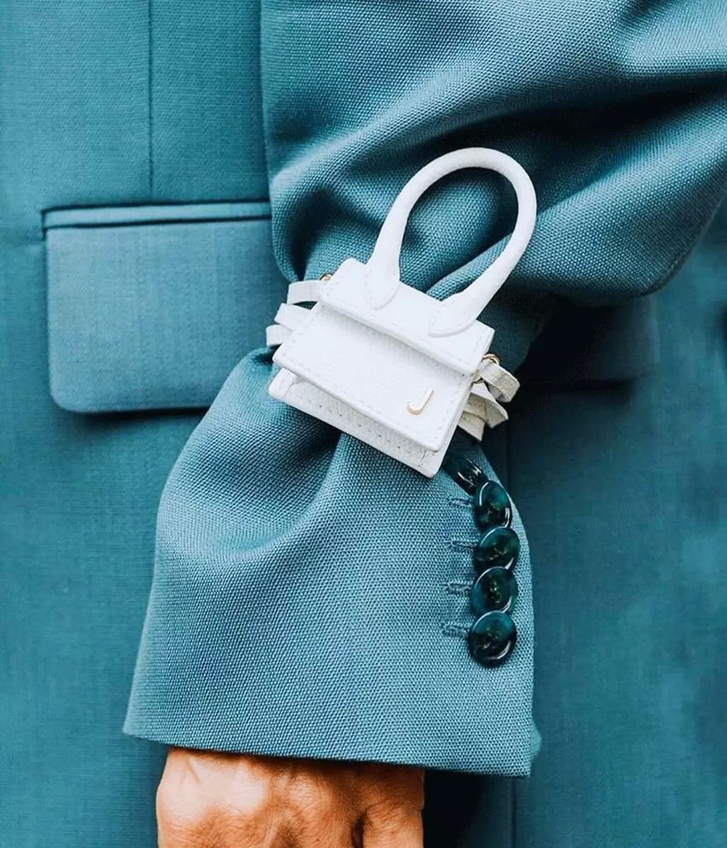 我的胸，我的手指，我的脚腕……都需要一只包包