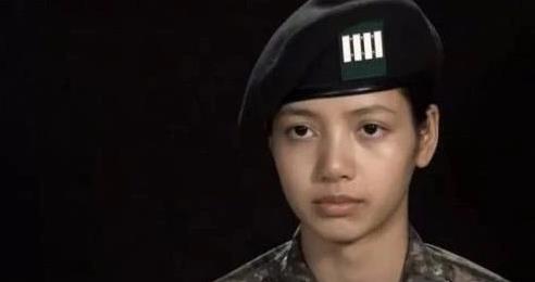 王嘉尔为lisa打calllisa点赞评论,lisa怎么回应王嘉尔