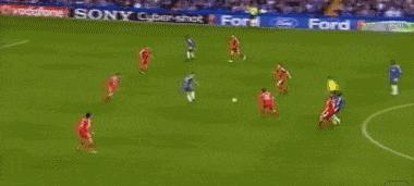 足球后腰在哪个位置图,边后卫现代足球最重要的位置