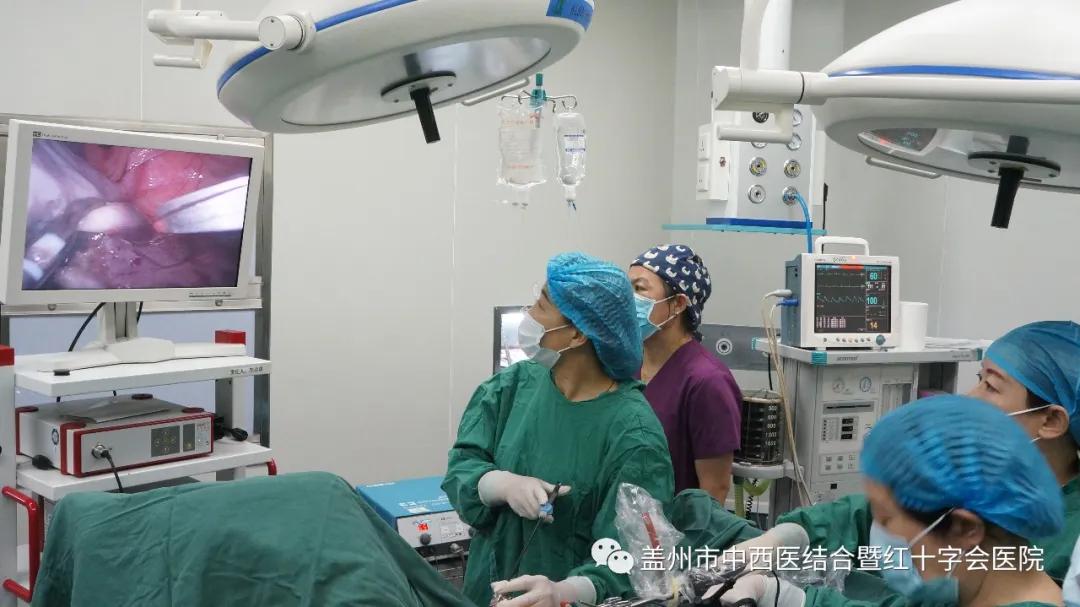 腹腔镜子宫囊肿切除术,腹腔镜下卵巢黄体切除术