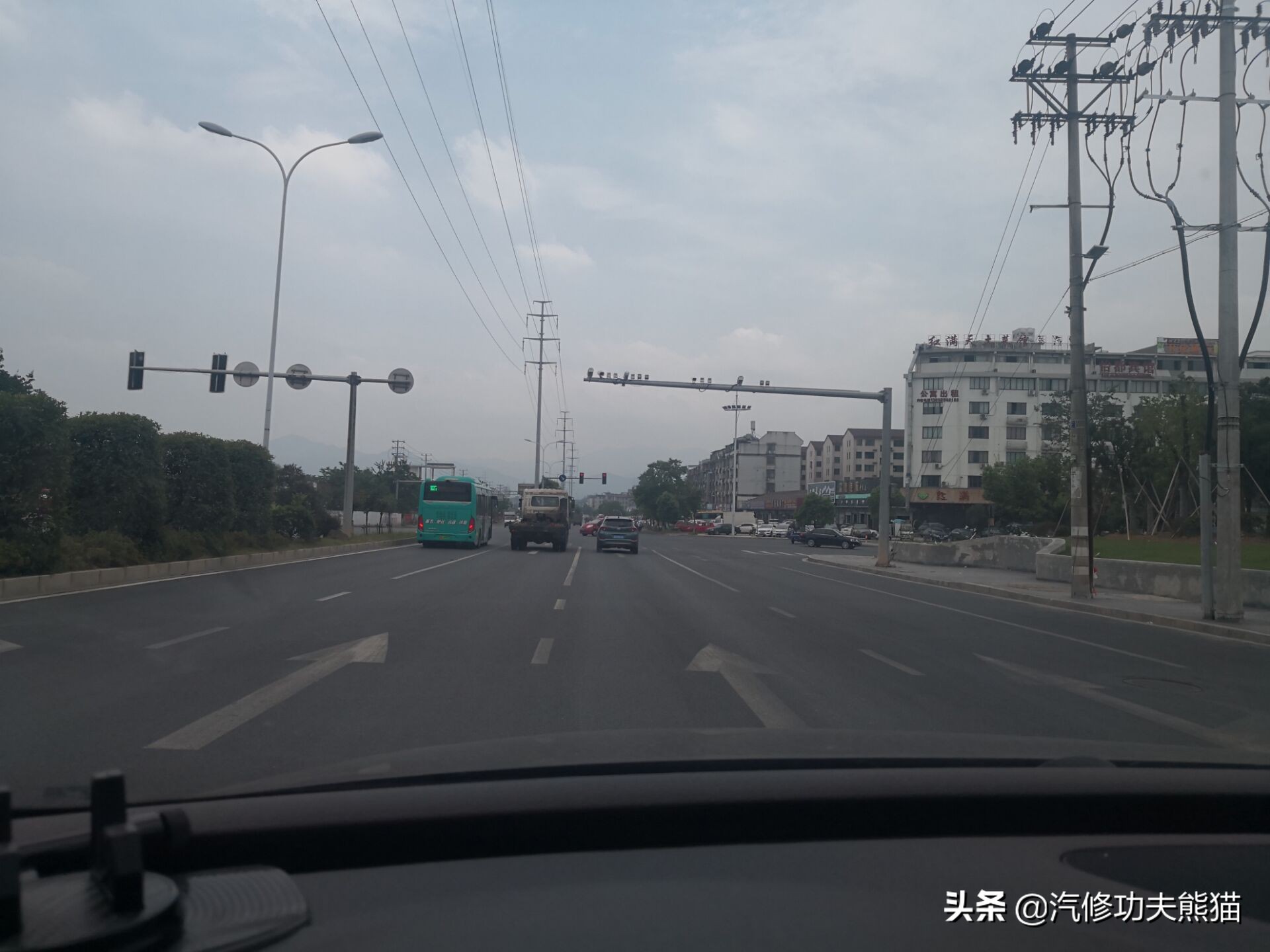 能拉动波音747的大众神车途锐烧机油治理，修完了又可以拉飞机了