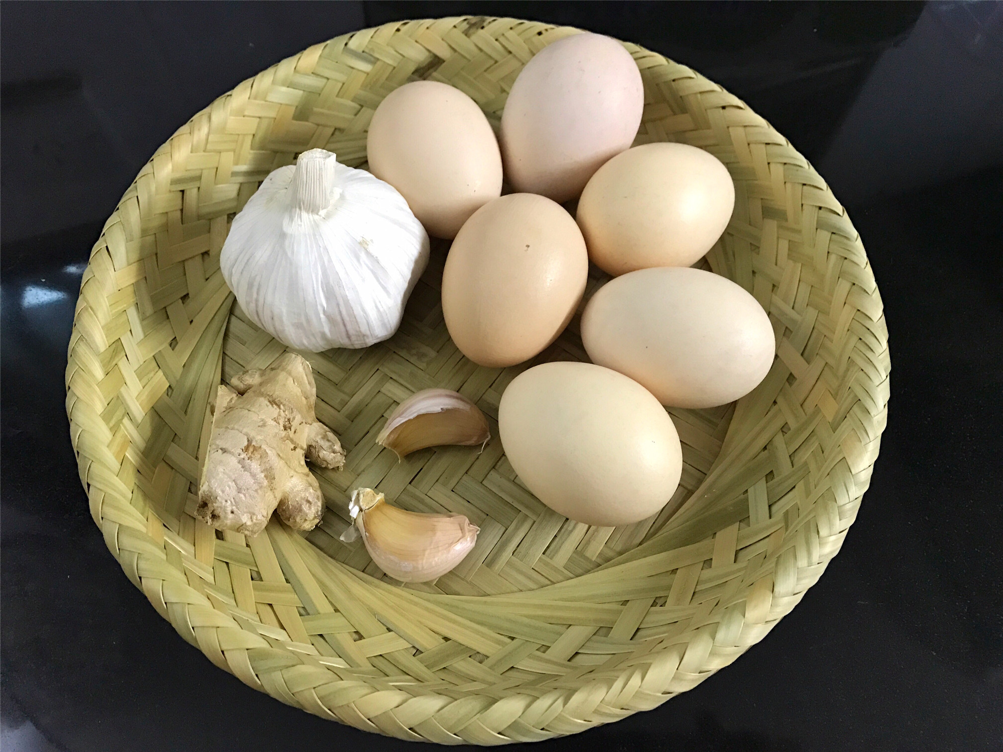 鸡蛋是放在冰箱保存还是常温保存,鸡蛋清洗后放冰箱可以保存多久