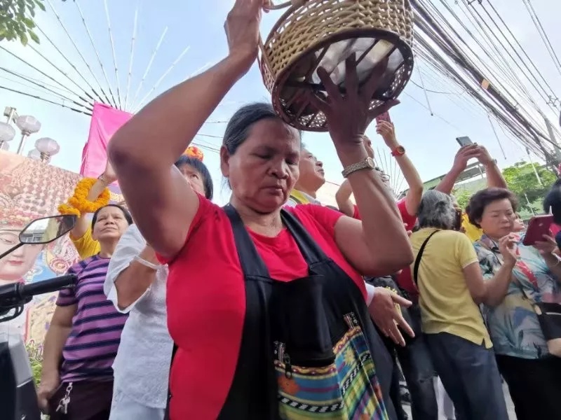 湄洲妈祖巡按回銮安座仪式,湄洲岛烟花璀璨迎接妈祖金身回銮
