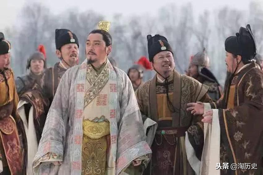 皇帝派兵削藩,此人见寡不敌众,脱掉衣服号啕大哭,竟反败为胜