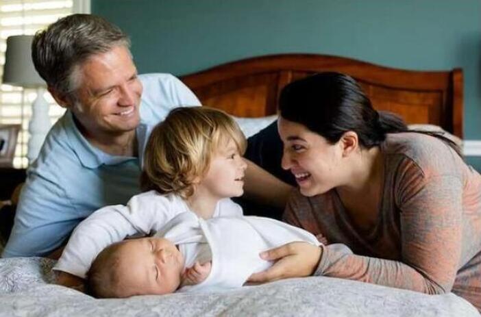 双职工家庭有必要生二胎吗,双职工家庭没人带两孩怎么办