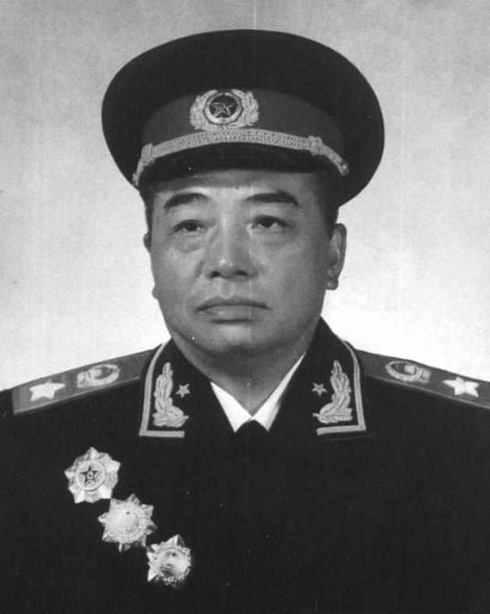 1952年朝鲜战事正紧，彭德怀不回国治病，陈赓向中央“告他一状”