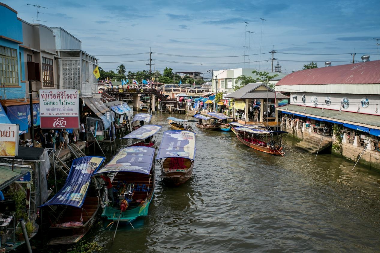 中国人没有泰国的钱怎么去泰国,为什么中国人没有付小费的习惯