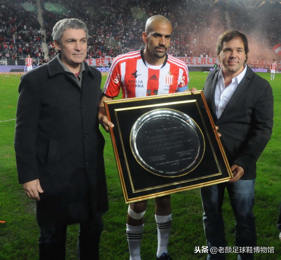 脚踏虎爪靴的神奇巫师，35岁参加世界杯，41岁复出只为母队上座率