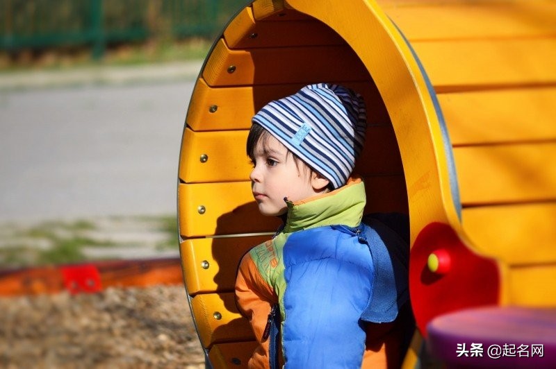 潇洒英俊意气风发的男孩名字精选,书生意气男孩名字大全