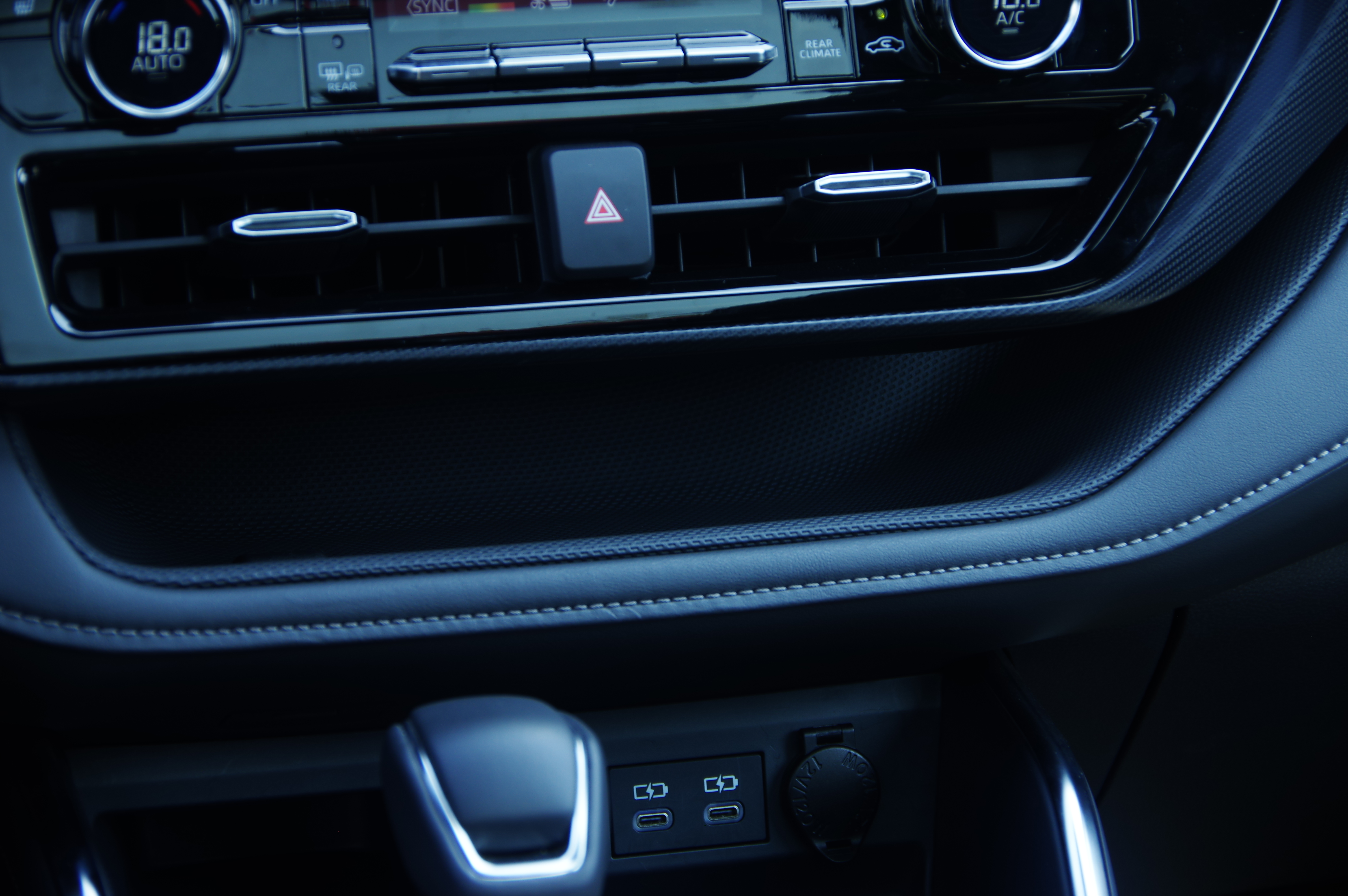 皇冠陆放银色到店实拍,皇冠陆放七座混动版2021长宽高