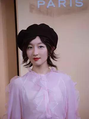 哪种颜色的口红适合夏季 (阿玛尼口红哪个颜色适合夏季)