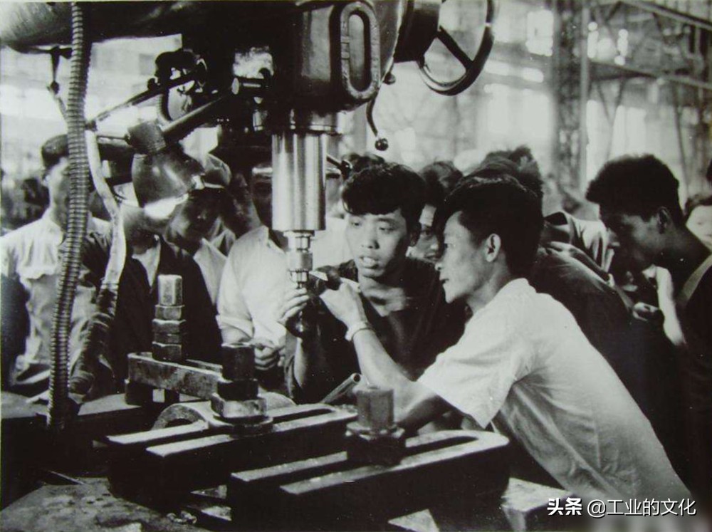 工业史话|还记得80年代上海电机厂的“扁担电机”精神吗?