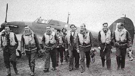 波兰为什么被称为二战最惨的国家,二战时的波兰和中国谁强