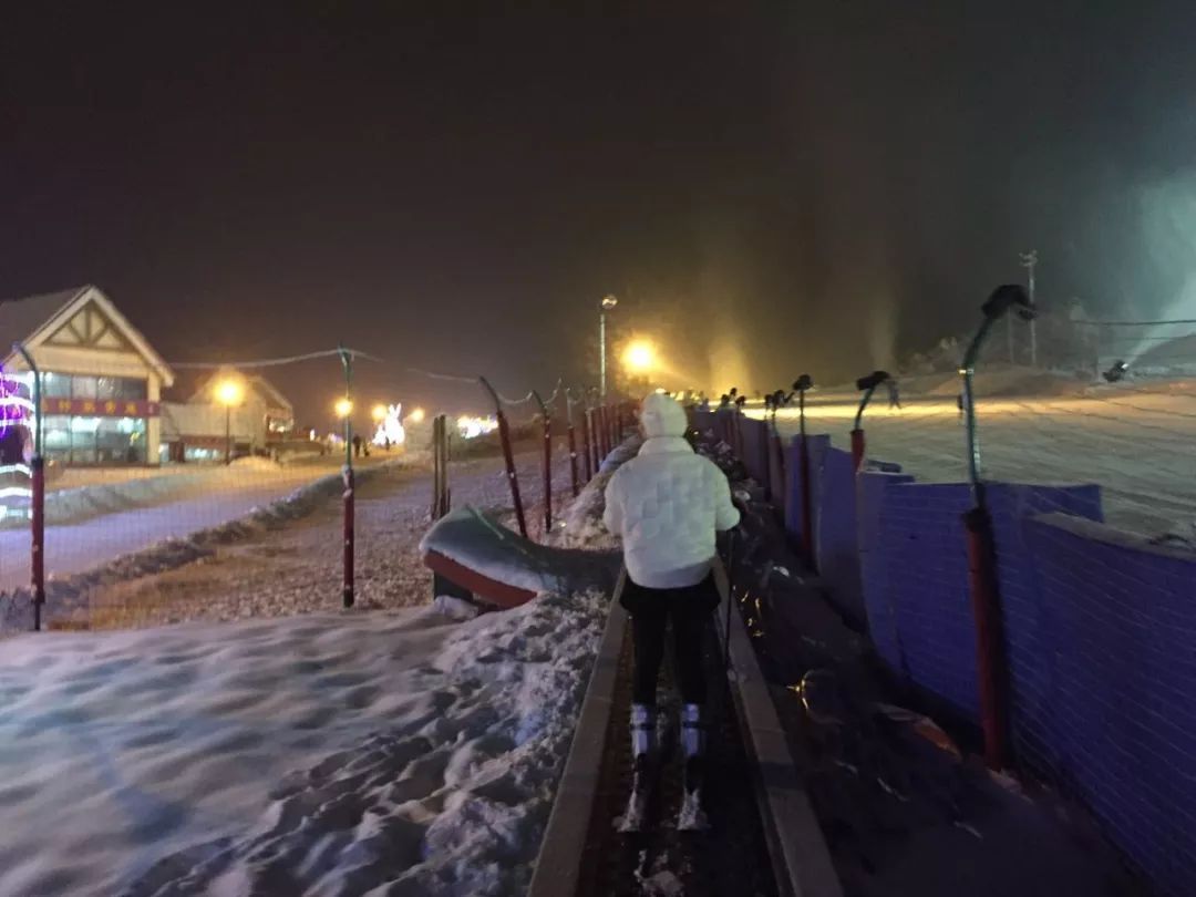 去西岭雪山玩雪要准备些什么,去西岭雪山滑雪需要先买门票吗