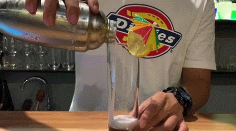 女的爱喝烈酒，男的抱头痛哭—北海调酒师给我讲述他的“治疗史”