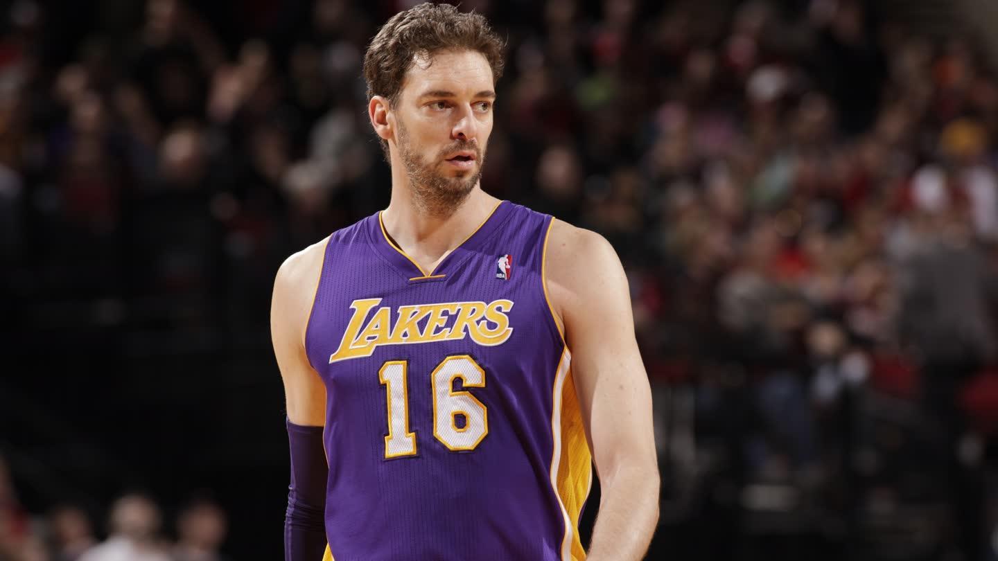 珍妮巴斯感谢魔术师,珍妮巴斯退役加索尔球衣