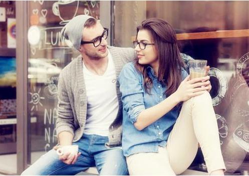 当男友不高兴时我该如何安慰,男友不开心怎么哄发信息