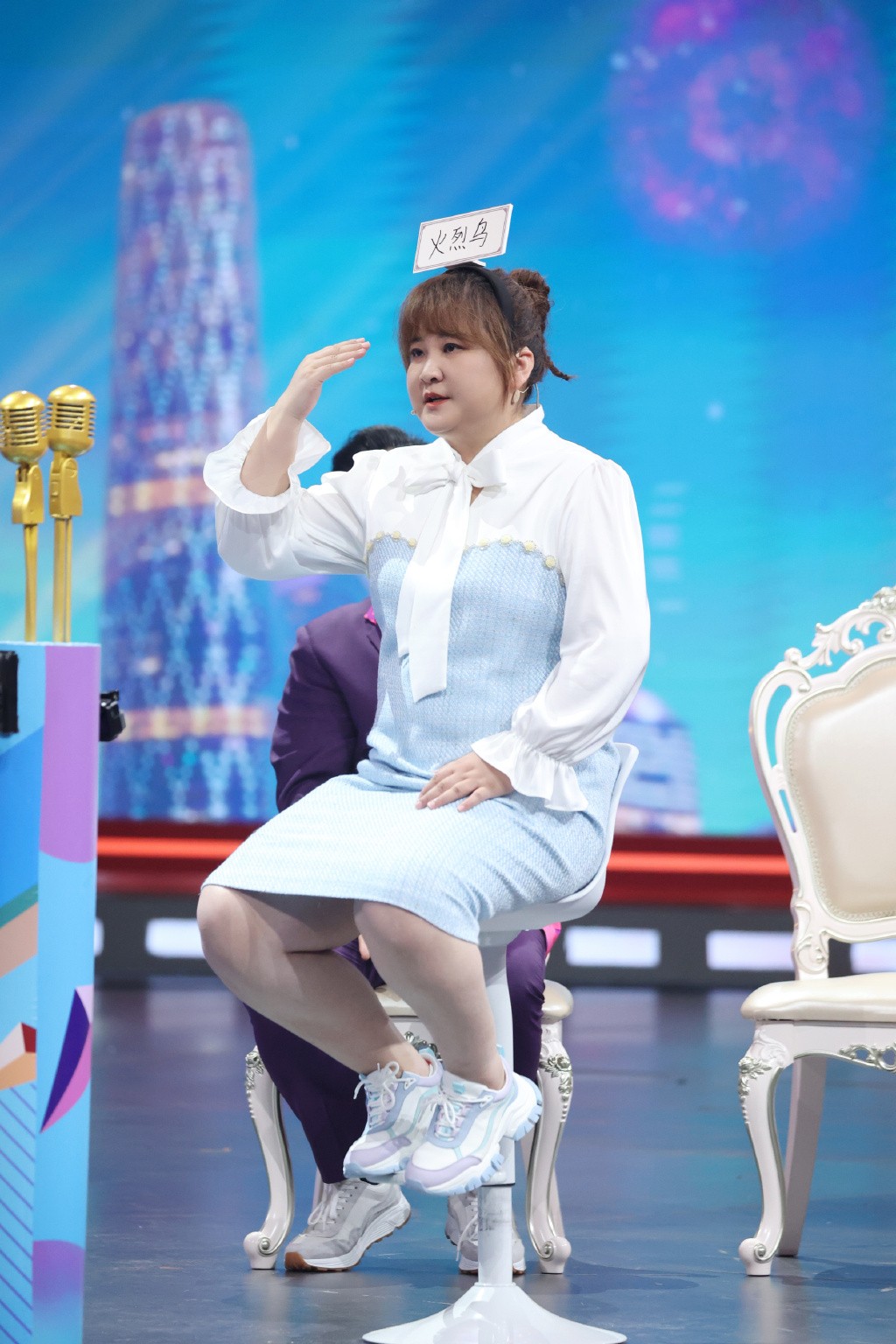 贾玲显瘦减龄穿搭,贾玲减龄穿衣搭配