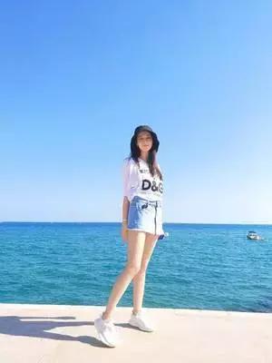 这篇春晚穿搭主要是来回(应)馈(付)社(老)会(板)的!