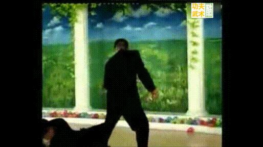 格斗防身术搏斗技巧快速制敌,简单凶狠的防身格斗术一招制敌