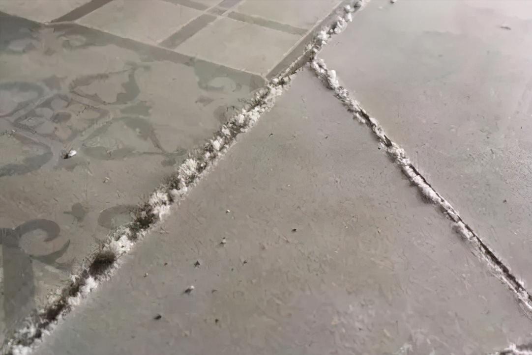 瓷砖缝隙长霉了怎么办,瓷砖缝隙发霉变黑处理小技巧