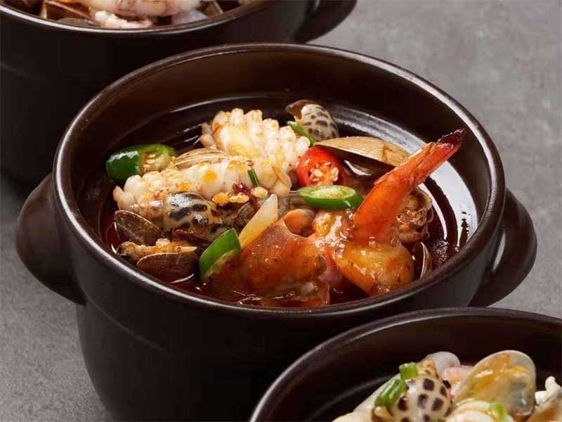 做海鲜最好的办法就是白灼或清蒸,海鲜焖锅清蒸